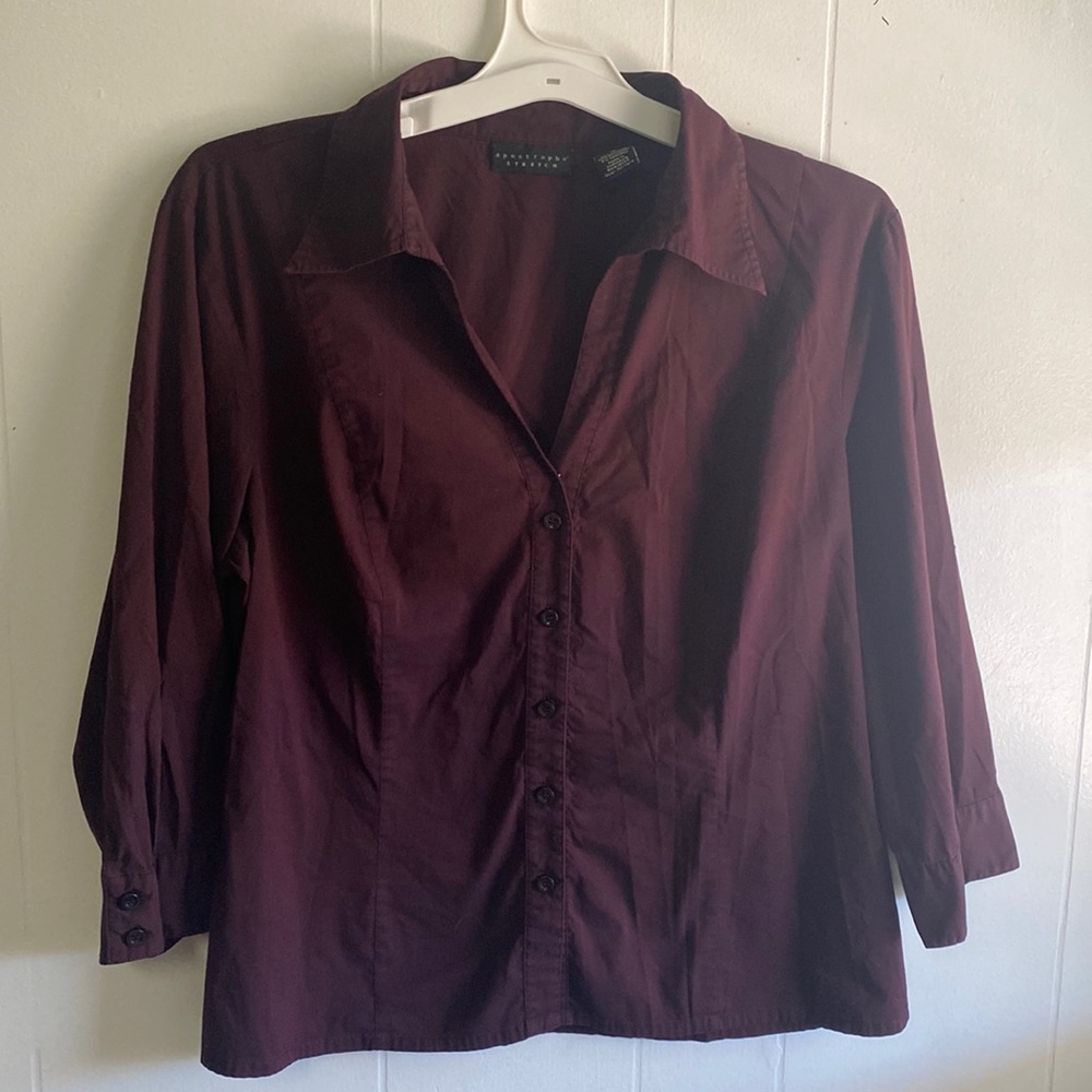 Burgundy Apostrophe Stretch button up